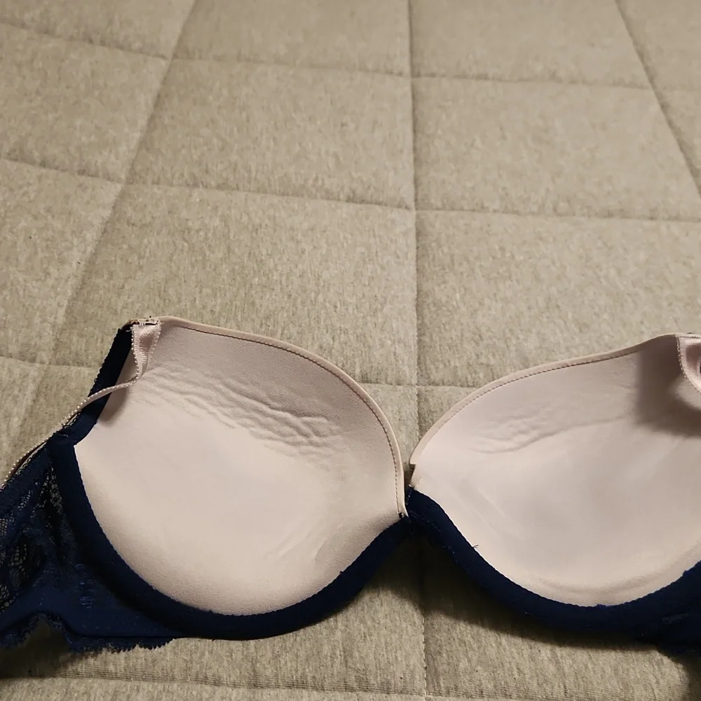 Victoria's secret bra - Picture 3 of 4